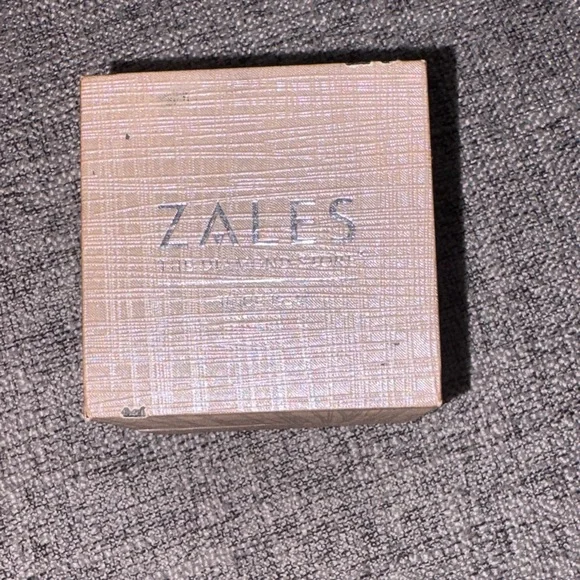 Zales 3/4 CT 10K White Gold Princess Cut Set - Picture 2 of 6